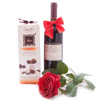 Romantic Red Wine and Sweets for Your Sweetheart Gift